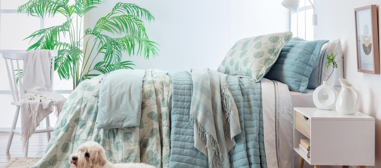 Viste tu cama: 5 colores para un dormitorio pequeño 