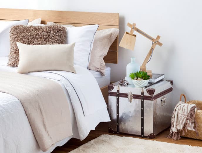 6 veladores poco convencionales para redecorar tu pieza