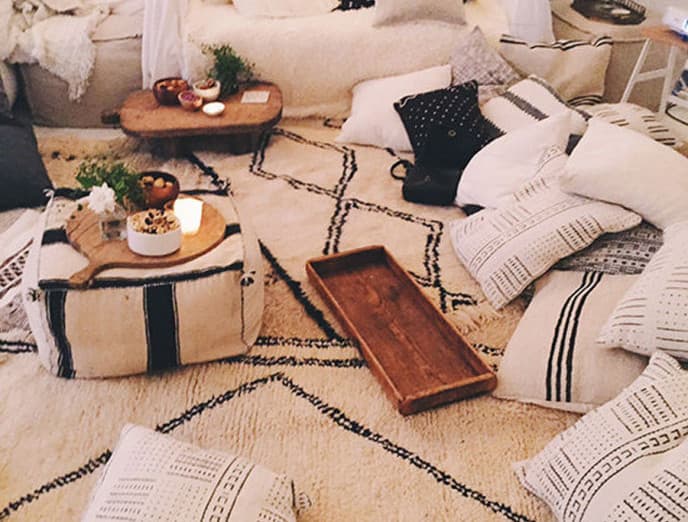 ¡Fiesta de películas! Elementos infaltables para tu sala de estar