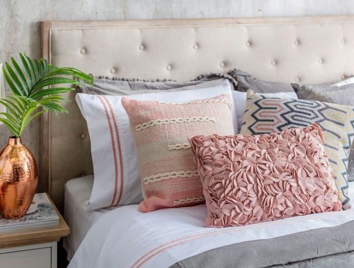 Respaldos y veladores: 5 combinaciones perfectas para dormitorios pequeños