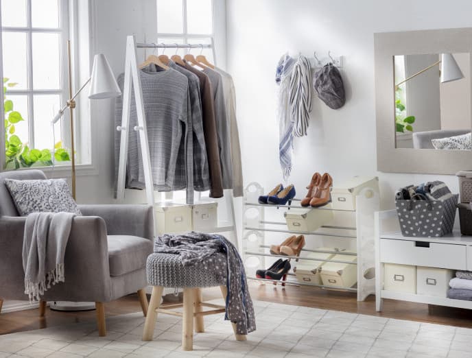 Ideas para colgar ropa en espacios pequeños: optimiza tu organización