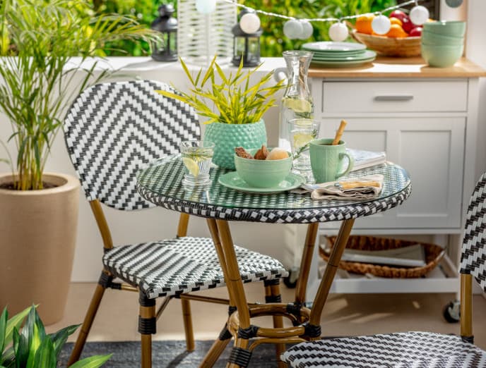 9 mesas para balcones pequeños y estilosos