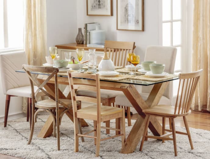 Juégatela con un comedor ecléctico y refresca tu casa