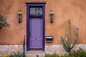5BSlqO-Portada-puerta-morada-Foto-de-Sean-Benesh-en-Unsplash.jpg