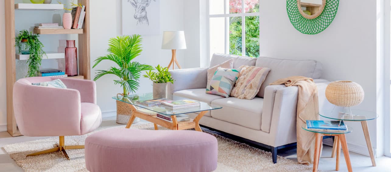 Cómo combinar el sofá con otros asientos en el living