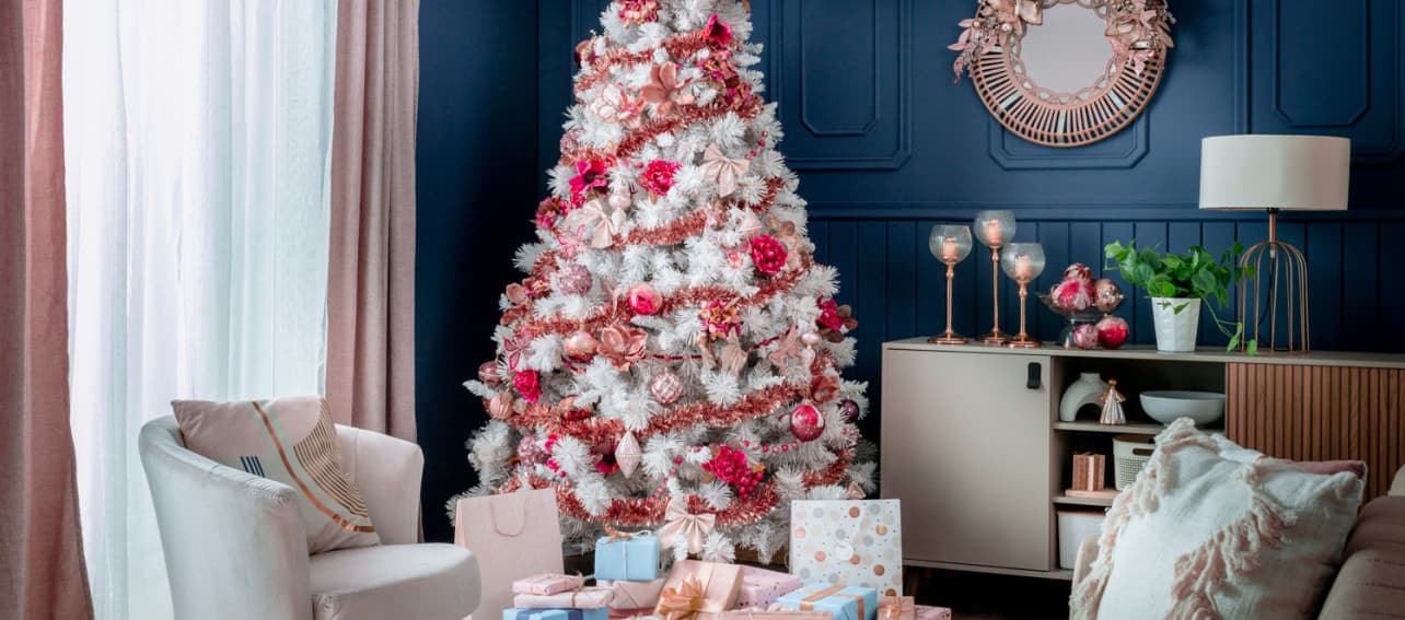 Cómo decorar un árbol de Navidad moderno