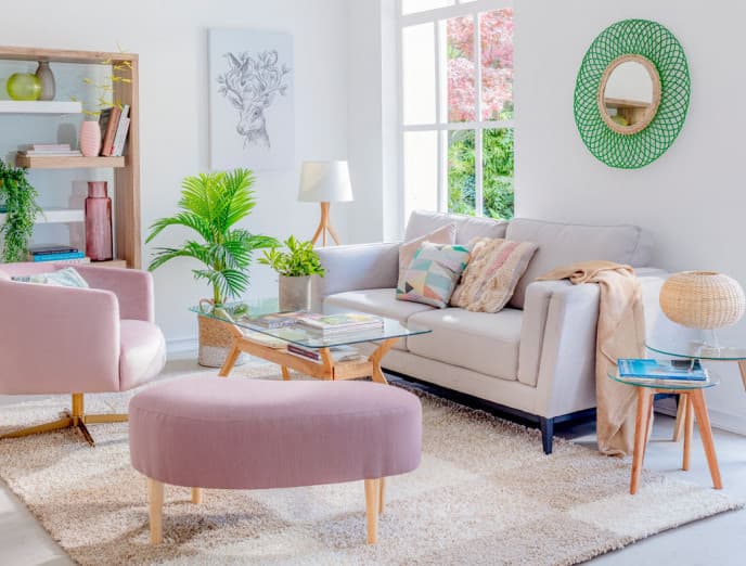 Cómo combinar el sofá con otros asientos en el living