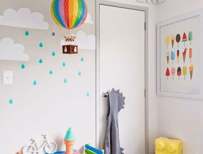 Una pieza arcoíris para los pequeños de la casa