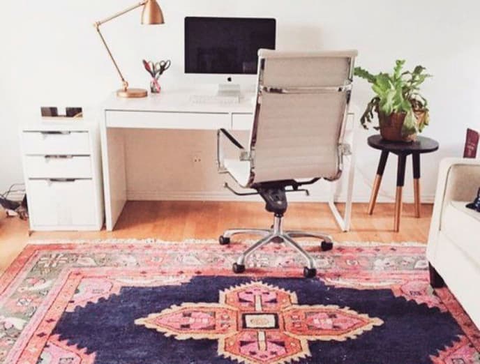 Alfombras orientales en espacios modernos