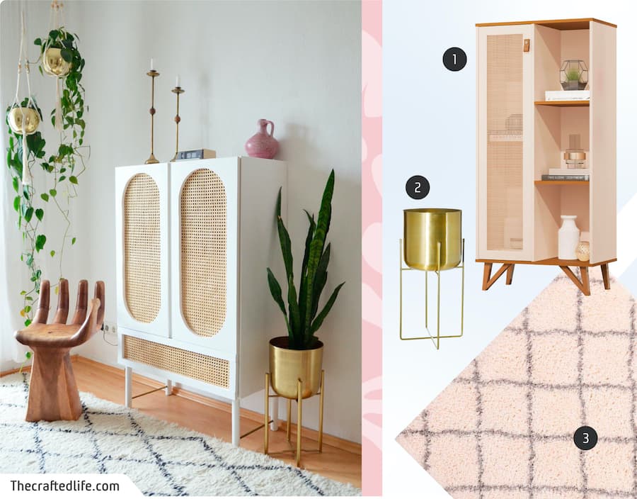 Moodboard de inspiración de un living de estilo aesthetic, con un mueble blanco con puertas y cajón de ratán, una planta en un macetero dorado con patas y una alfombra shaggy blanca. Al costado hay imágenes de esos 3 productos disponibles en Sodimac.