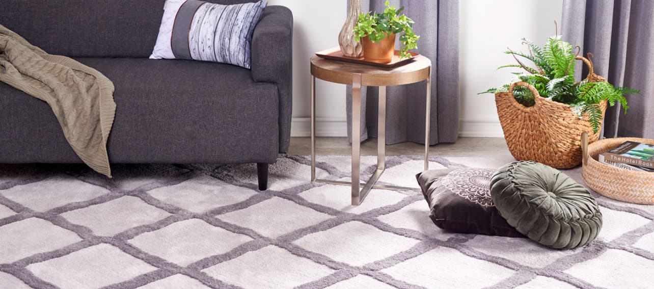 Cómo combinar los colores de tu alfombra y sofá 