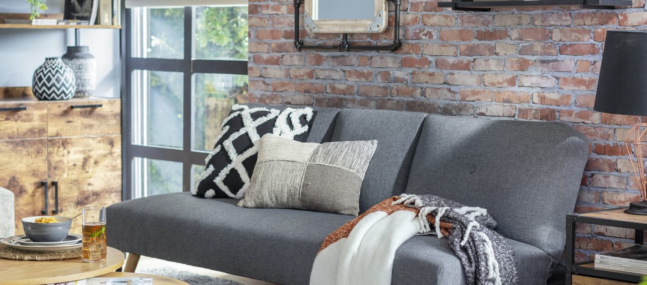 8 combinaciones de sofás, alfombras y cortinas que te encantarán
