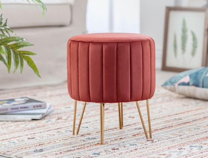 9 poufs perfectos para recibir invitados en casa