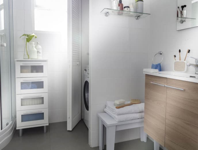 Ideas y trucos sencillos de IKEA para organizar un baño pequeño