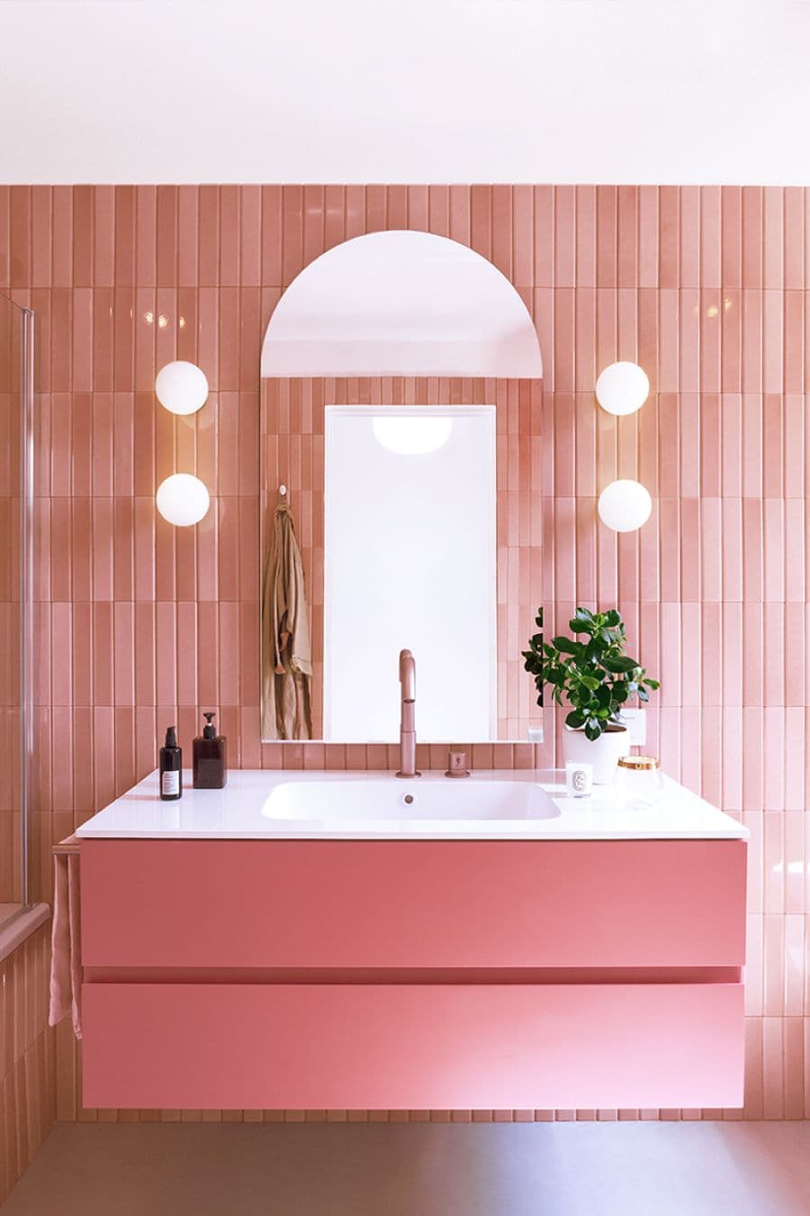 Brillo contemporáneo: Tendencias en iluminación de baños