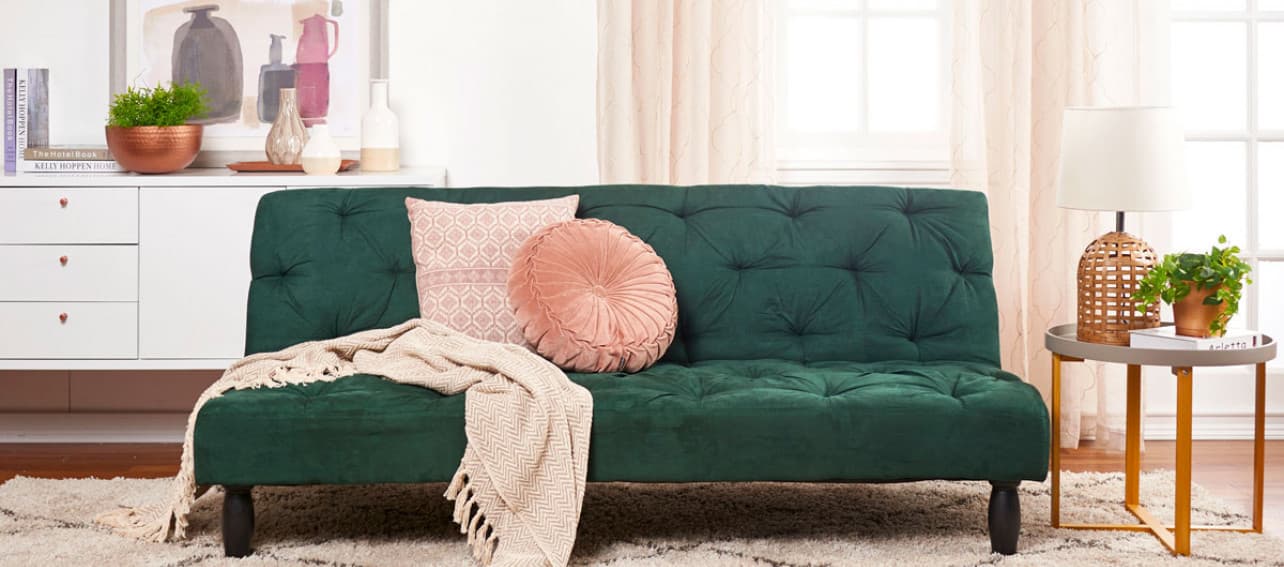 Cómo combinar las cortinas con el color de tus paredes y sofá
