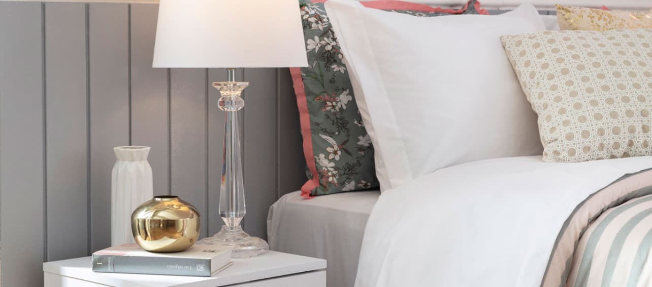 14 tipos de lámpara de mesa para iluminar tu dormitorio