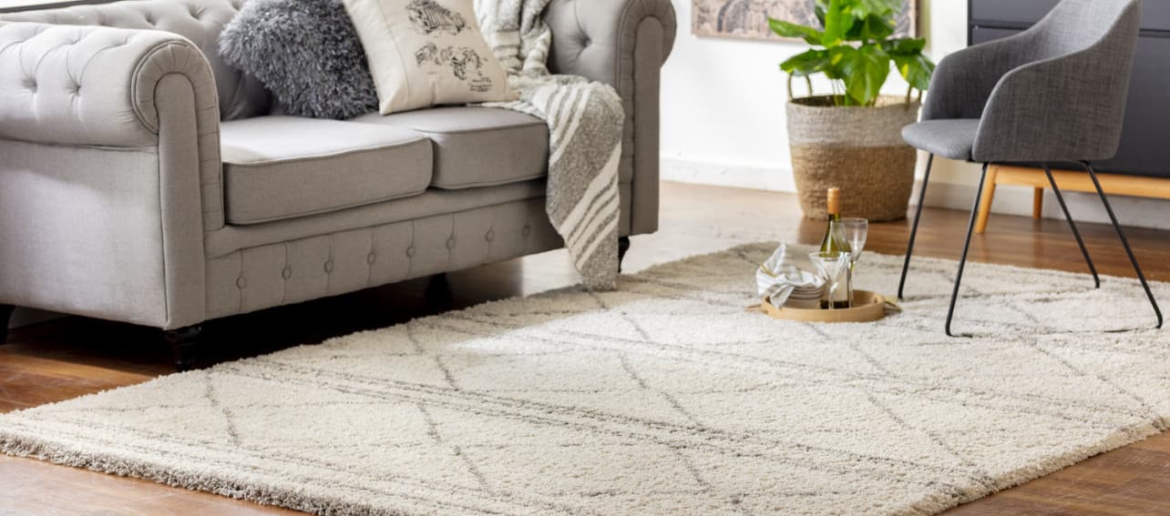 Guía para elegir el tipo de alfombra ideal para tu living comedor