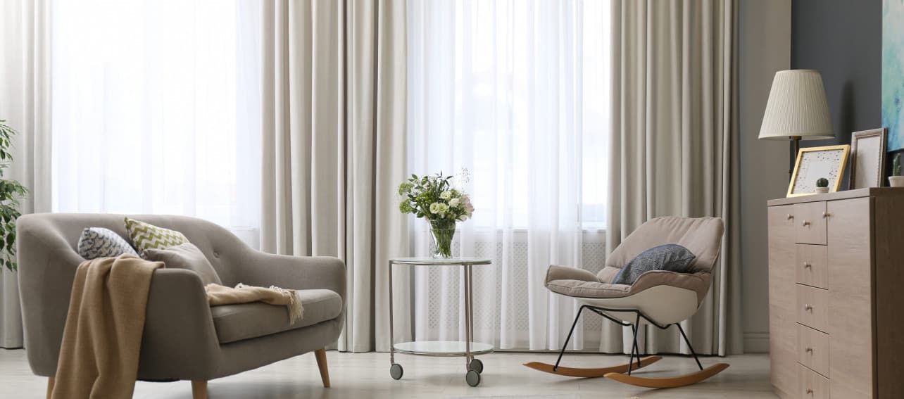 8 tipos de cortinas para living para complementar tu decoración