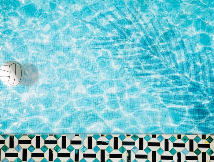 La guía completa para limpiar la piscina y pasar un verano fresco