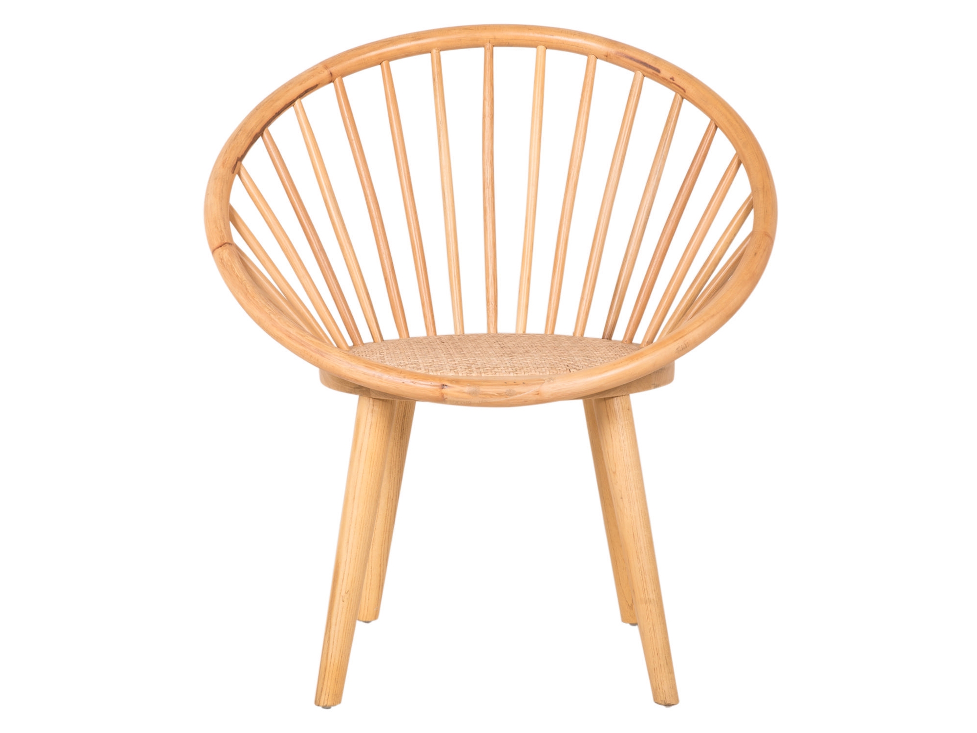 Poltrona de madera en color natural con asiento de ratán