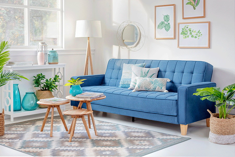 Momento Netflix: sofá cama azul para sala de estar