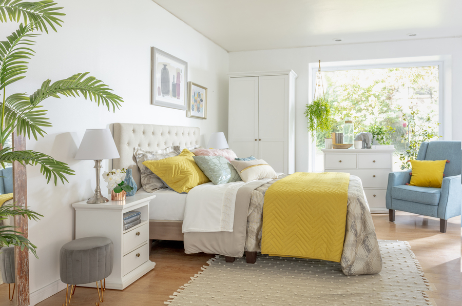 Gris y amarillo en pisos y paredes: cómo aplicar los colores Pantone 2021 -  Blog Decolovers