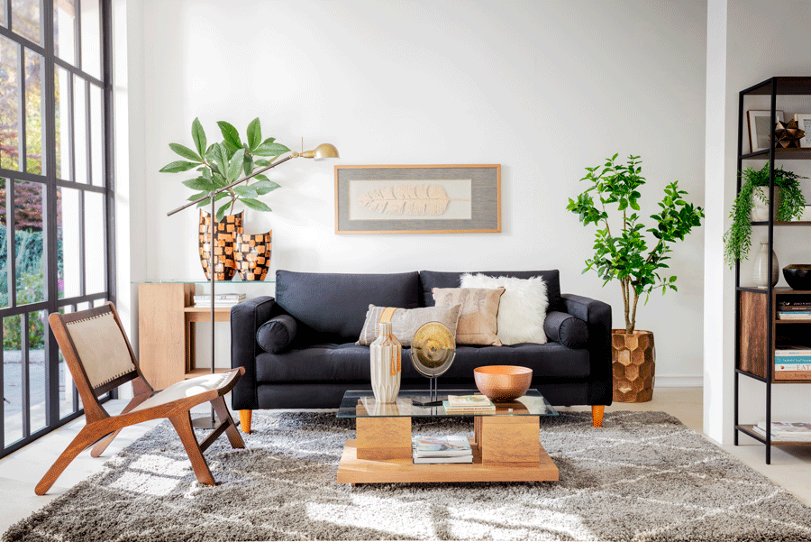 Puesto de forma estratégica, el sofá puede crear un pasillo para el paso cómodo en tu living.