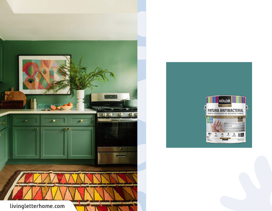 Moodboard de inspiración con una cocina pintada verde y una muestra de pintura verde disponible en Sodimac.