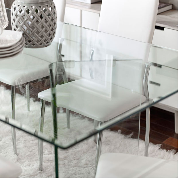los mejores consejos para decorar espacios pequenos mesa comedor-vidrio