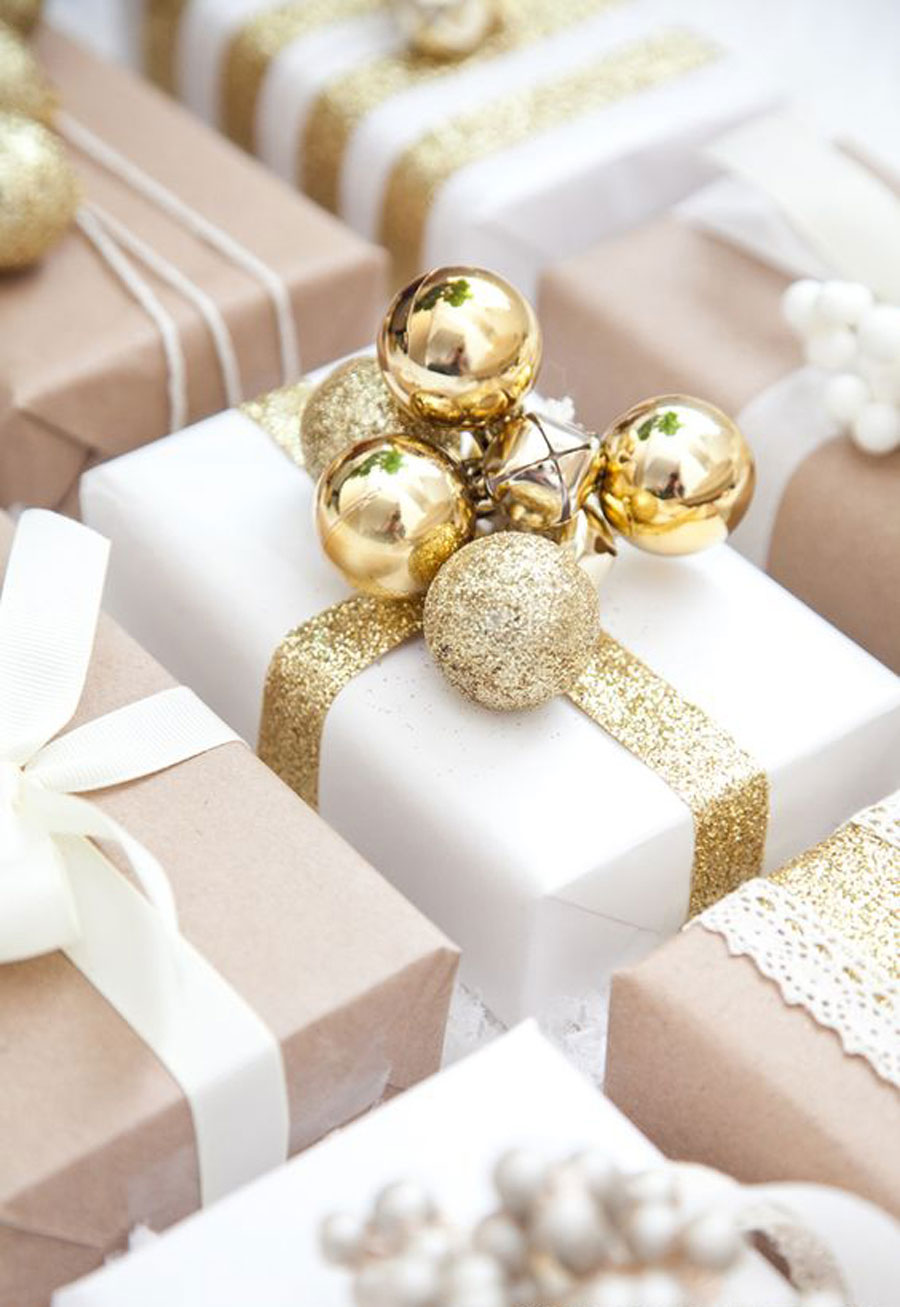 combinar decoración dorada navidad blanco