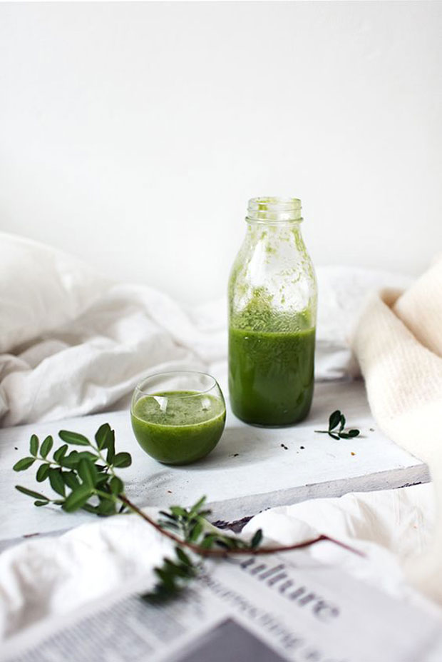 sumate a tendencia saludable de jugos prensados en frio jugo verde