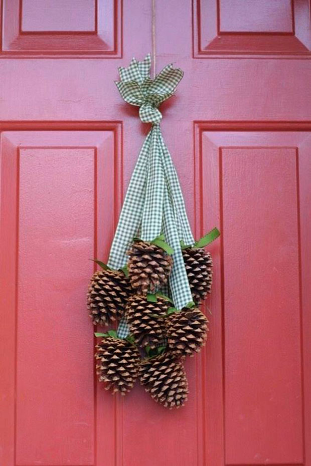 6 ideas decorar puerta navidad pinas