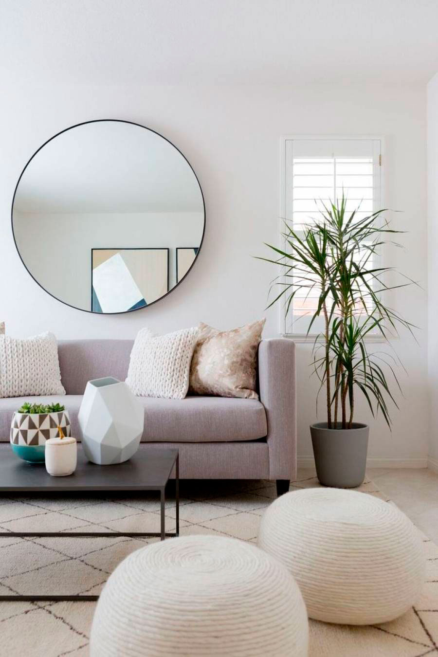 elementos muro sofa espejo