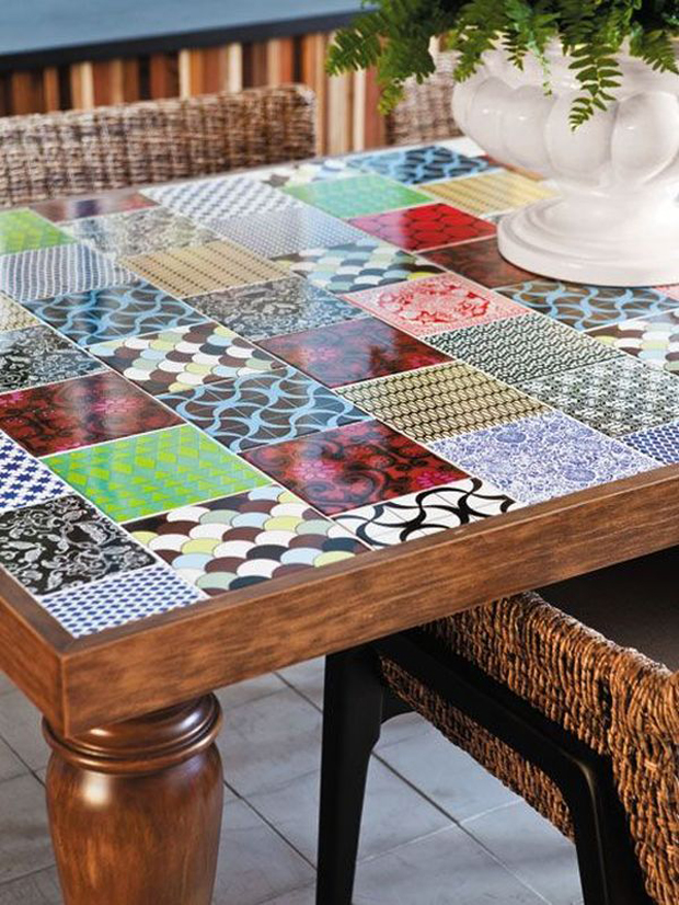 5 usos para azulejos autoadhesivos mesa