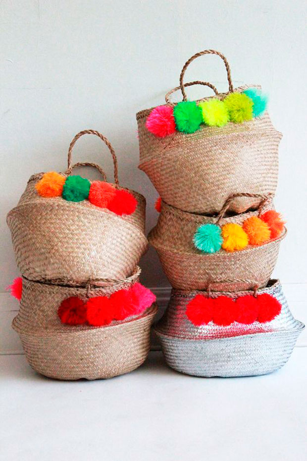 alegra renueva decoracion usando pompones cestos mimbre